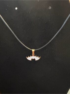 🎃New🎃Gold Tone White Bat Pendant Necklace